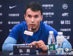 沙尔克中场状态神勇，成为球队夺胜关键