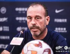 沙尔克中场状态神勇，成为球队夺胜关键